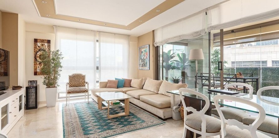 Apartment à Barcelona, Espagne 3 chambres, No. 140863