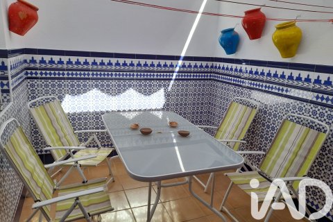 Townhouse for sale in Lepe, Huelva, Spain 3 bedrooms, 136 sq.m. No. 185502 - photo 8