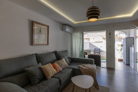 Casa adosada en venta en Torrevieja, Alicante, España 3 dormitorios, 120 m2 No. 147262 - foto 5