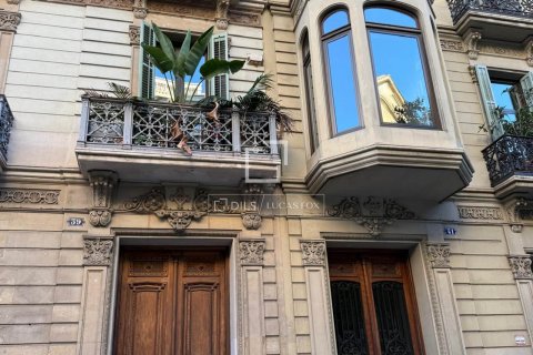 Huoneisto myytävänä Barcelona, Espanja, 3 makuuhuonetta, 153 m2 No. 192794 - kuva 15