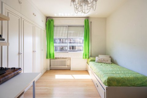 Huoneisto myytävänä Barcelona, Espanja, 3 makuuhuonetta, 162 m2 No. 192793 - kuva 13