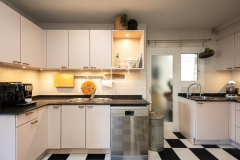 Huoneisto myytävänä Barcelona, Espanja, 3 makuuhuonetta, 162 m2 No. 192793 - kuva 10