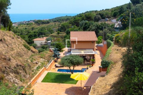 Villa i Teia, Barcelona, Spanien 3 sovrum, 324 kvm. Nr. 192797