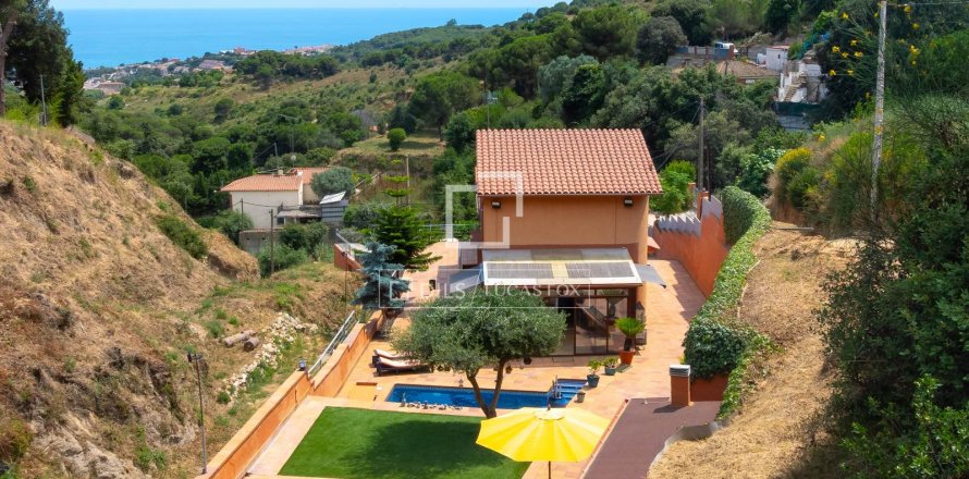 Villa i Teia, Barcelona, Spanien 3 sovrum, 324 kvm. Nr. 192797