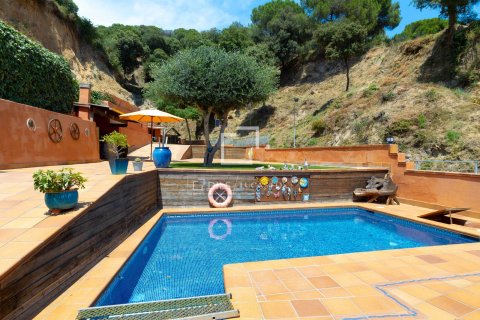 Villa till salu i Teia, Barcelona, Spanien 3 sovrum, 324 kvm. Nr. 192797 - foto 3