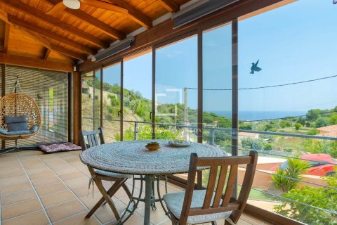 Villa till salu i Teia, Barcelona, Spanien 3 sovrum, 324 kvm. Nr. 192797 - foto 6