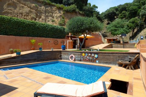 Villa till salu i Teia, Barcelona, Spanien 3 sovrum, 324 kvm. Nr. 192797 - foto 25