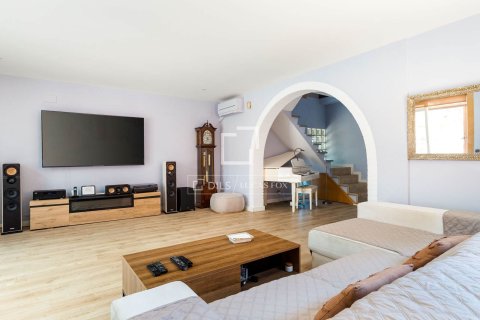 Villa till salu i Teia, Barcelona, Spanien 3 sovrum, 324 kvm. Nr. 192797 - foto 8