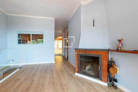 Villa till salu i Teia, Barcelona, Spanien 3 sovrum, 324 kvm. Nr. 192797 - foto 15