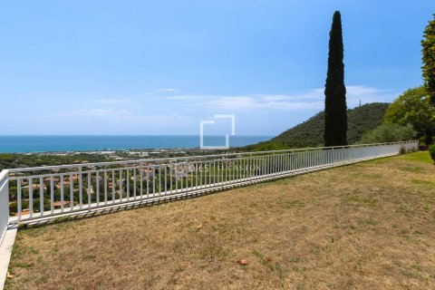 Villa till salu i Cabrera de Mar, Barcelona, Spanien 12 sovrum, 1744 kvm. Nr. 192796 - foto 2
