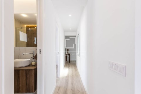 Kattohuoneisto myytävänä Barcelona, Espanja, 3 makuuhuonetta, 106 m2 No. 192798 - kuva 25