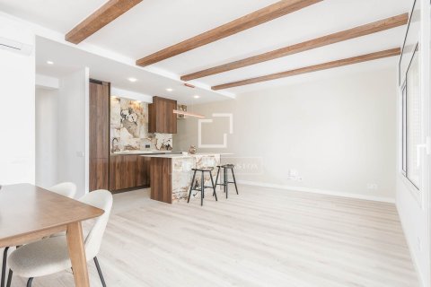 Kattohuoneisto myytävänä Barcelona, Espanja, 3 makuuhuonetta, 106 m2 No. 192798 - kuva 13
