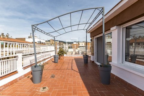 Kattohuoneisto myytävänä Barcelona, Espanja, 3 makuuhuonetta, 106 m2 No. 192798 - kuva 2