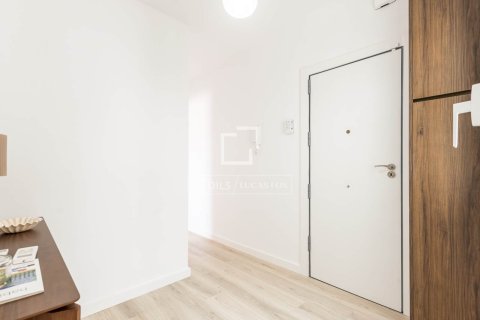 Kattohuoneisto myytävänä Barcelona, Espanja, 3 makuuhuonetta, 106 m2 No. 192798 - kuva 30