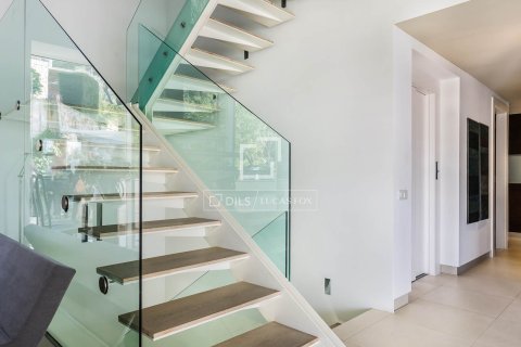 Villa en venta en Barcelona, España 5 dormitorios, 600 m2 No. 192792 - foto 16