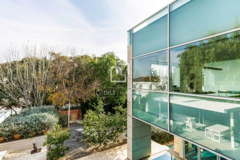 Villa en venta en Barcelona, España 5 dormitorios, 600 m2 No. 192792 - foto 2