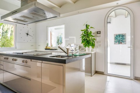 Villa en venta en Barcelona, España 5 dormitorios, 600 m2 No. 192792 - foto 12