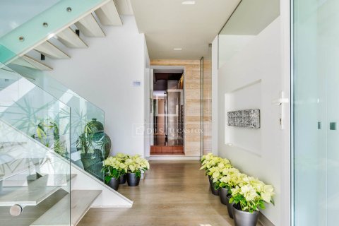 Villa en venta en Barcelona, España 5 dormitorios, 600 m2 No. 192792 - foto 27