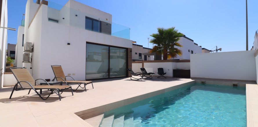 Villa a Benijofar, Alicante, Spagna 3 camere da letto, 174 mq. N° 140131