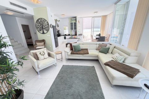Huvila myytävänä Mil Palmeras, Alicante, Espanja, 4 makuuhuonetta, 160 m2 No. 190070 - kuva 4