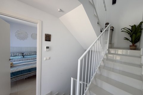 Huvila myytävänä Mil Palmeras, Alicante, Espanja, 4 makuuhuonetta, 160 m2 No. 190070 - kuva 15
