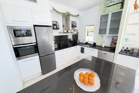 Huvila myytävänä Mil Palmeras, Alicante, Espanja, 4 makuuhuonetta, 160 m2 No. 190070 - kuva 7