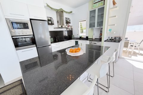 Huvila myytävänä Mil Palmeras, Alicante, Espanja, 4 makuuhuonetta, 160 m2 No. 190070 - kuva 6