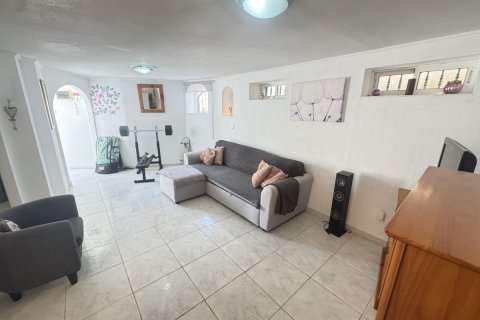 Huvila myytävänä Villamartin, Alicante, Espanja, 4 makuuhuonetta, 120 m2 No. 190072 - kuva 19