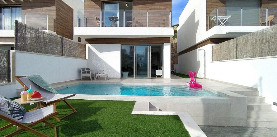 Villa in Villamartin, Alicante, Spain 3 bedrooms, 185 sq.m. No. 167846