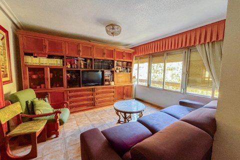 Apartment for sale Alicante, Spain 3 bedrooms,  No. 137712 - photo 1