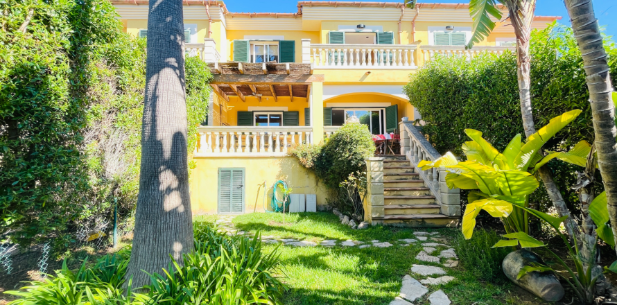 Villa in Calvia, Mallorca, Spain 3 bedrooms, 175 sq.m. No. 148600