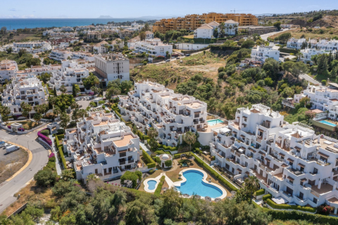 Apartment à vendre Estepona, Malaga, Espagne, 2 chambres, 98 m2 No. 109620 - photo 2
