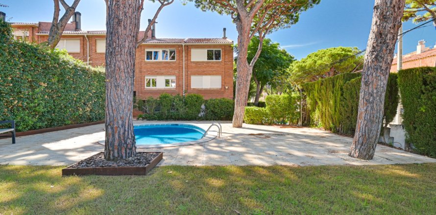 Townhouse Tiana, Barcelona, Espagne 4 chambres, 258 m2 No. 133132
