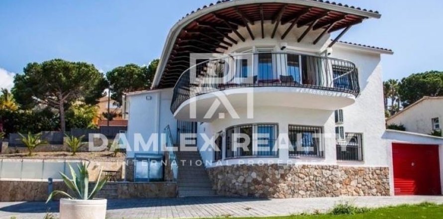 Dom w Lloret de Mar, Girona, Hiszpania 4 sypialnie, 230 mkw. nr 176779