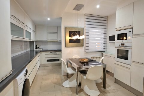 Dzīvoklis īrēšanai Barcelona, Spānijā 5 istabas, 176 m2 Nr. 154288 - attēls 4