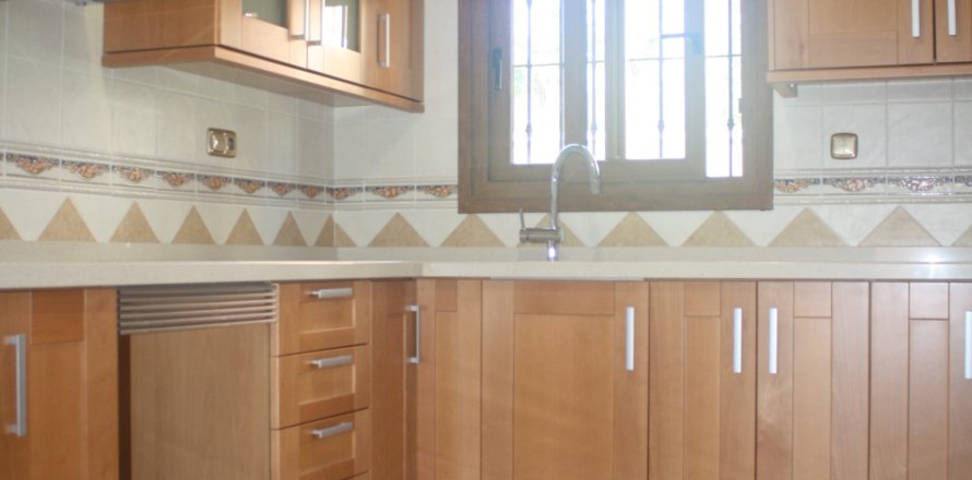 Villa a Torrevieja, Alicante, Spagna 3 camere da letto, 319 mq. N° 136623