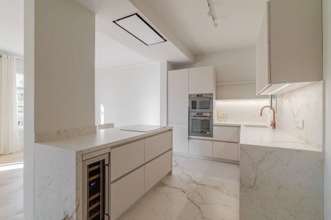 Apartment à vendre Eixample, Barcelona, Espagne, 4 chambres, 140 m2 No. 133524 - photo 5