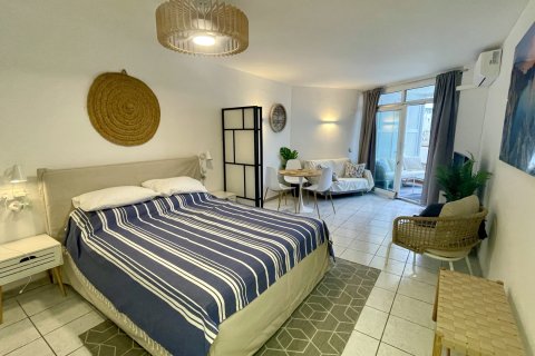 Apartamento en alquiler Magalluf, Mallorca, España 1 dormitorio, 48 m2 No. 137539 - foto 1