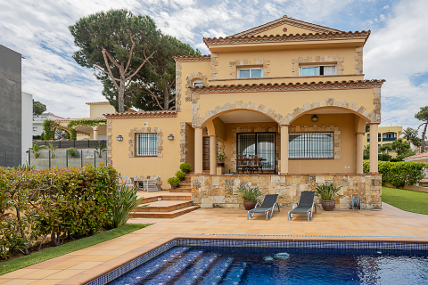 Villa a Lloret de Mar, Girona, Spagna 4 camere da letto, 332 mq. N° 195658