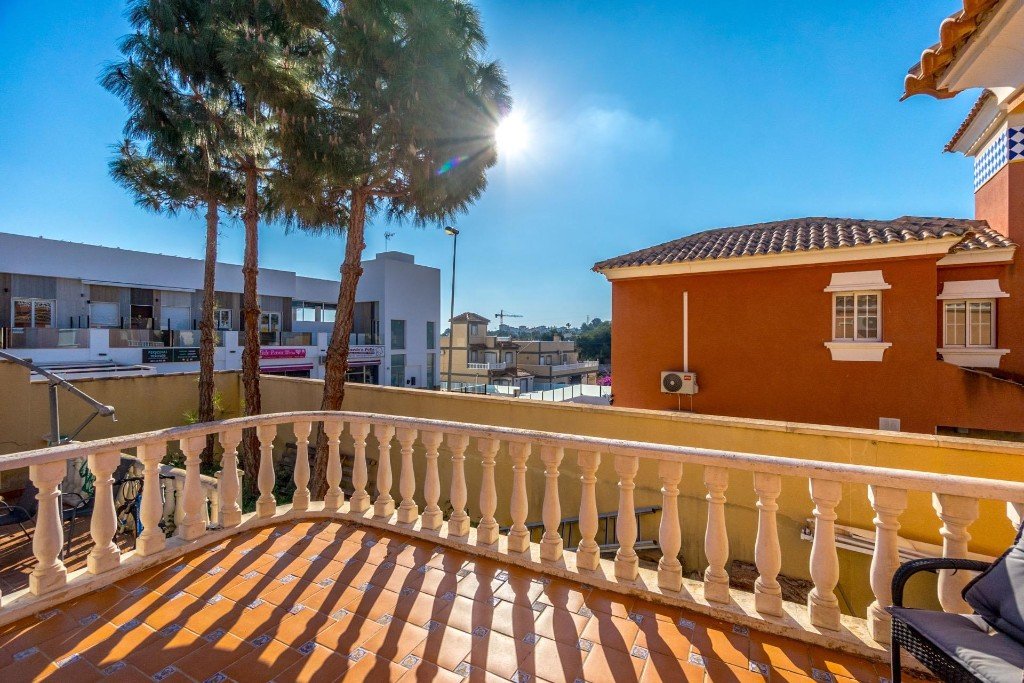 Huvila Villamartin, Alicante, Espanja 3 makuuhuonetta, 213 m2 No. 145314