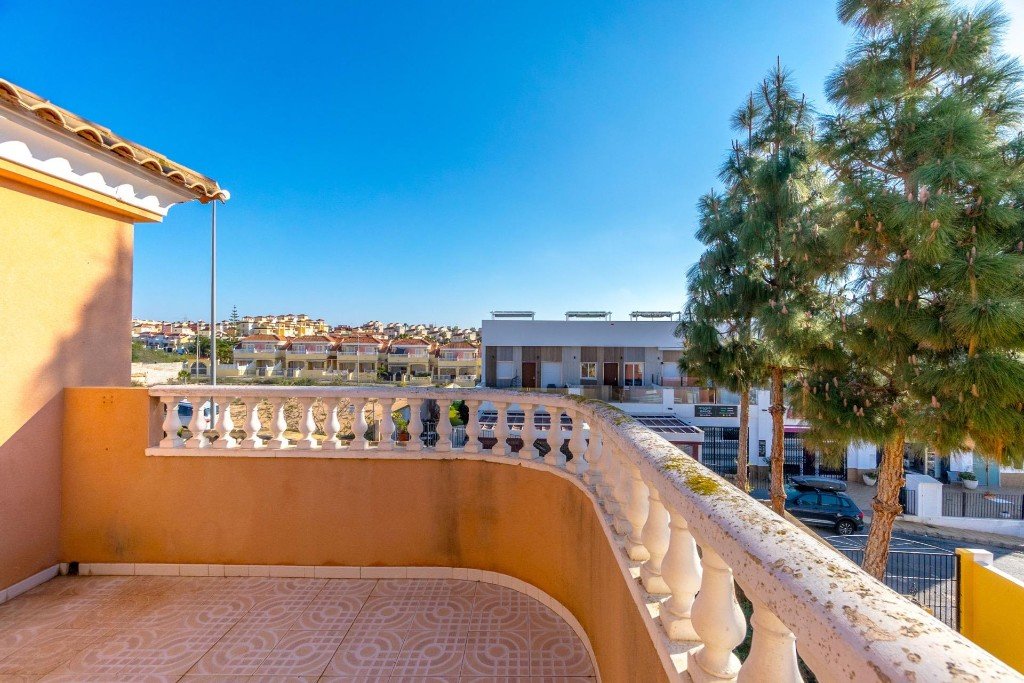 Huvila Villamartin, Alicante, Espanja 3 makuuhuonetta, 213 m2 No. 145314