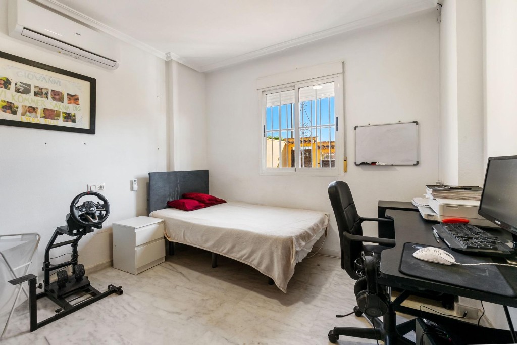 Huvila Villamartin, Alicante, Espanja 3 makuuhuonetta, 213 m2 No. 145314