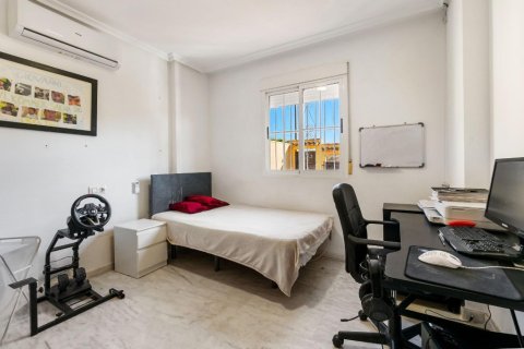 Villa en venta en Villamartin, Alicante, España 3 dormitorios, 213 m2 No. 145314 - foto 12