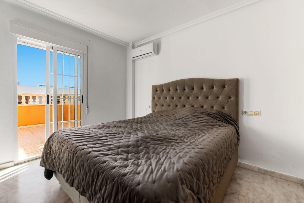 Huvila Villamartin, Alicante, Espanja 3 makuuhuonetta, 213 m2 No. 145314