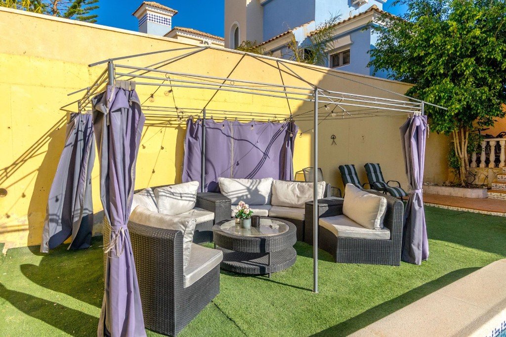 Huvila Villamartin, Alicante, Espanja 3 makuuhuonetta, 213 m2 No. 145314