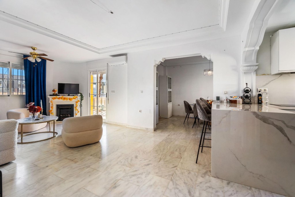 Huvila Villamartin, Alicante, Espanja 3 makuuhuonetta, 213 m2 No. 145314