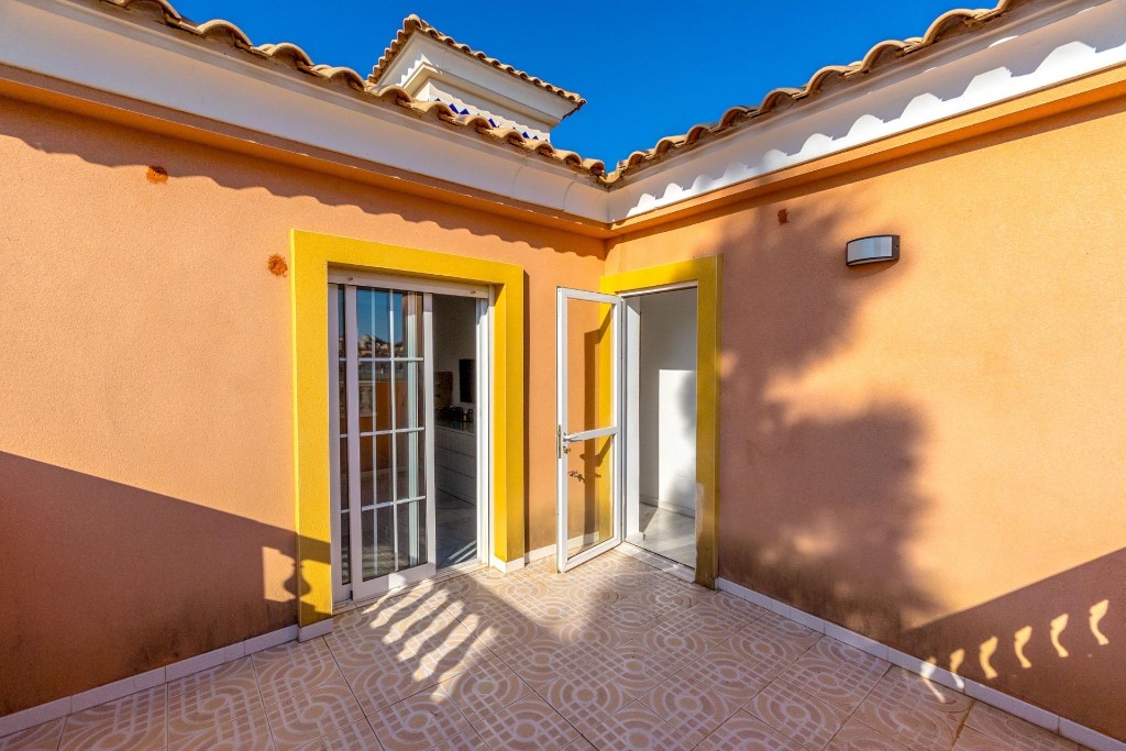 Huvila Villamartin, Alicante, Espanja 3 makuuhuonetta, 213 m2 No. 145314