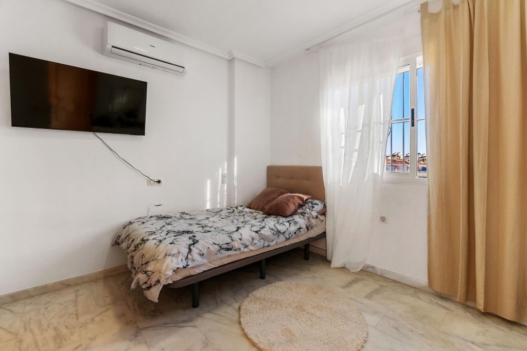 Huvila Villamartin, Alicante, Espanja 3 makuuhuonetta, 213 m2 No. 145314