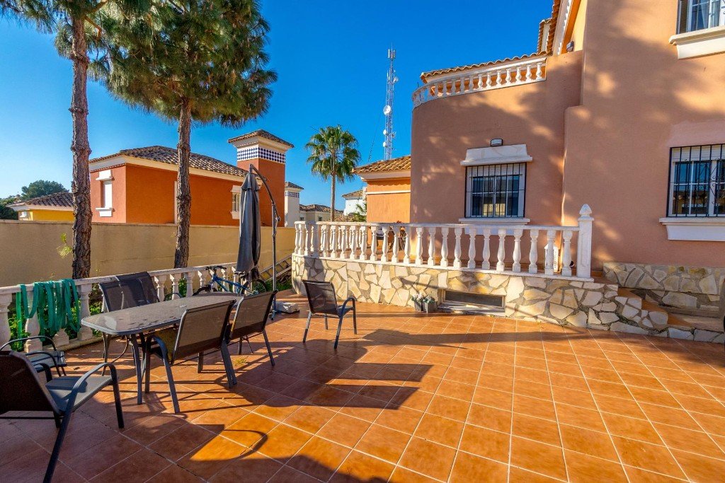 Huvila Villamartin, Alicante, Espanja 3 makuuhuonetta, 213 m2 No. 145314