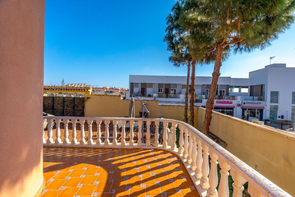 Huvila Villamartin, Alicante, Espanja 3 makuuhuonetta, 213 m2 No. 145314